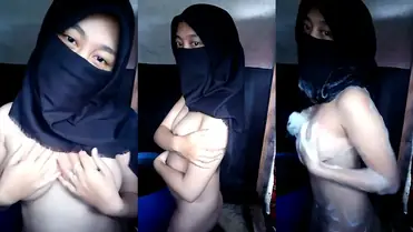 Hijaber Mandi Bugil Mulus Menggoda Syahwat poster